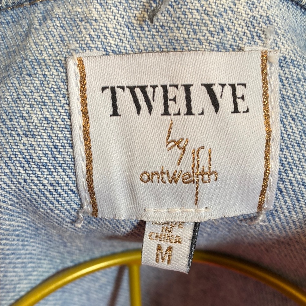 Cropped Ruffle-Trim Distressed Denim Jacket - Picture 6 of 6